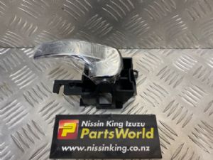 Nissan Navara D40 VSK 4WD 05/2010-2015 LR Door Interior Handle
