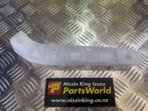 Nissan Tiida C11 2004-2007 LR Bumper Retainer