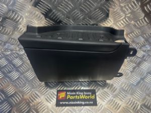 Nissan Caravan Homy E26 2012-2017 RF Plastic Step