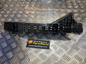 Nissan Caravan Homy E26 2012-2017 LF Bumper Retainer