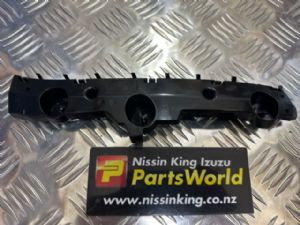 Nissan Leaf ZE1 2018-on RF Bumper Retainer