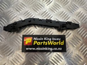 Nissan Leaf ZE0 2011-2016 RF Bumper Retainer