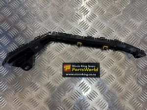 Nissan Leaf ZE0 2011-2016 LR Bumper Retainer