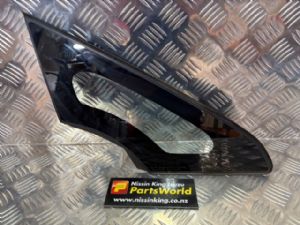 Nissan Leaf ZE0 2011-2016 RF Quarter Glass