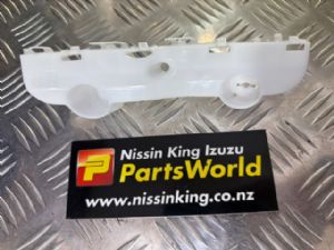 Nissan Navara D23 MNT 08/2015-2021 RF Bumper Retainer