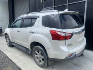 Isuzu MU-X UCS85 2012-2017 L Tailgate Garnish