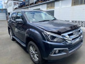 Isuzu MU-X UCS85 2017--> Bonnet