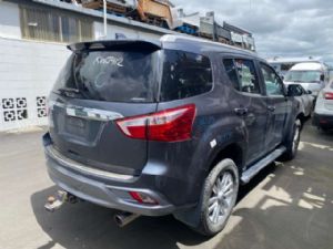 Isuzu MU-X UCS85 2017--> RR Bumper Light