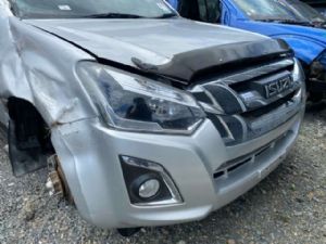 Isuzu D Max TFR85 2017--> R Spotlight Bezel