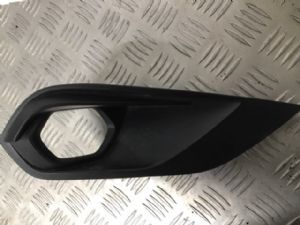 Isuzu MU-X UCS40 2020-on R Spotlight Bezel