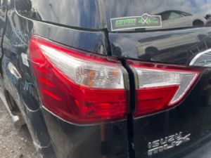 Isuzu MU-X UCS85 2017--> L Tailgate Garnish