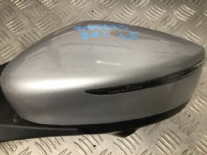 Nissan Leaf ZE1 2018-on LF Door Elec Mirror (11 Wire)