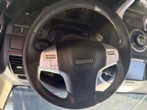 Isuzu MU-X UCS85 2017--> Steering Wheel