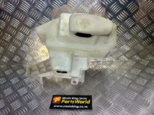 Nissan Caravan Homy E26 2012-2017 Front Washer Bottle