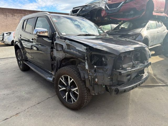 Isuzu MU-X UCS85 2017-->