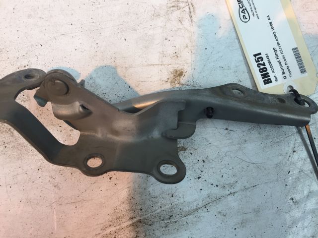 Toyota Prado KZJ120 02/03-10/06 R Bonnet Hinge 