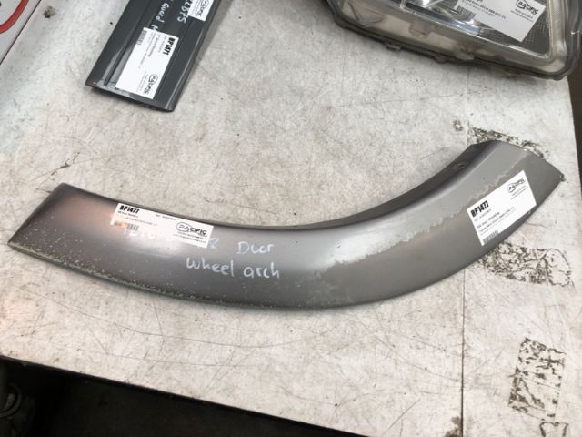 Toyota RAV4 ACA23 09/03-12/05 RR Door Moulding