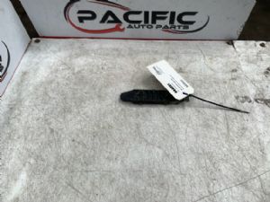 Suzuki Grand Vitara TD54 RF Bumper Retainer