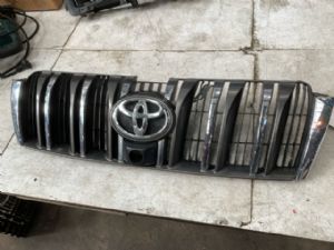 Toyota Prado KDJ150 11/09> Front Bumper Grille