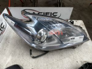 Toyota Prius ZVW30 09-15 R Headlight