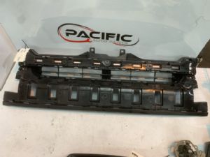 Toyota Hiace KDH200 03/05-09/06 Grille Brace