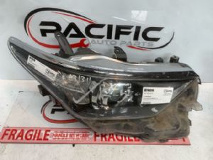 Toyota Corolla ZRE182 R Headlight