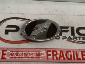 Toyota Vitz SCP90 Grille Badge