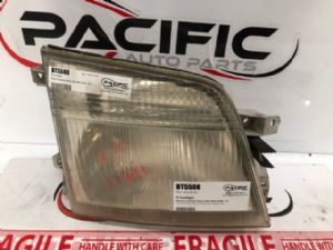 Nissan Caravan Homy E25 2001-2006 R Headlight