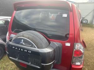 Mitsubishi Pajero V83W Tailgate Shell