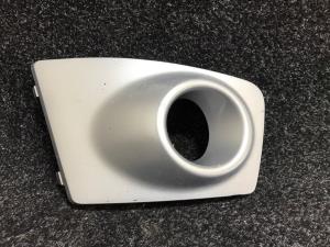 Mitsubishi L200/Triton KB4 R Spotlight Bezel