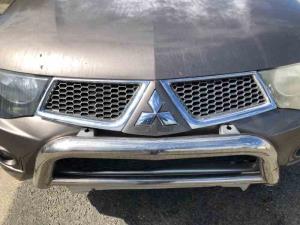 Mitsubishi L200/Triton KB4 Nudge Bar