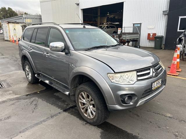 Mitsubishi Challenger KH 2010 -