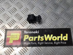 Toyota Vitz NCP131 LF Window Switch