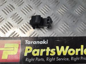 Toyota Vitz NCP131 LR Window Switch