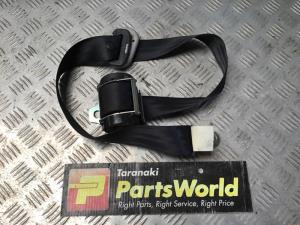 Toyota Noah/Voxy AZR60 2001-2007 LR Rear Seat Belt