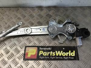 Lexus IS200-T ASE30 RF Door Elec Regulator