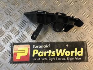 Lexus IS200-T ASE30 LR Bumper Retainer