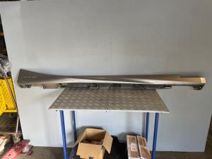 Lexus IS300 AVE30 R Side Skirt