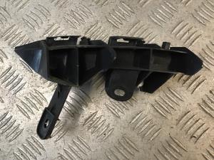 Lexus IS300 AVE30 L Tail Light Retainer