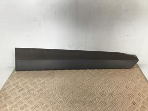 Toyota Yaris Cross MXPB10 RF Lower Door Moulding
