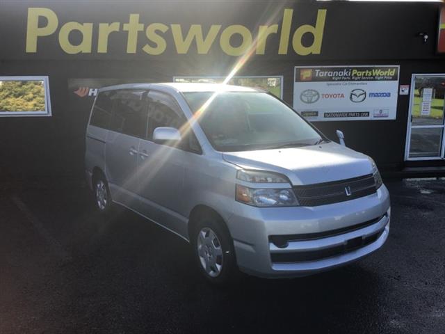 Toyota Noah/Voxy AZR60 2001-2007