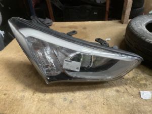 Hyundai Santa Fe ST81 R Headlight