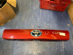 Toyota Prius ZVW41 2012-on Tailgate Garnish 1 Piece Smartlock