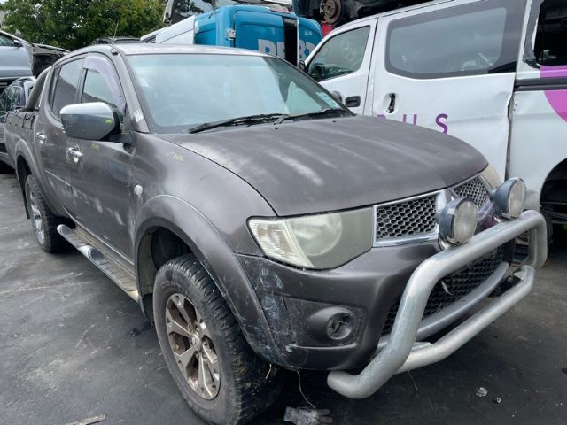 Mitsubishi Triton KB4 4wd