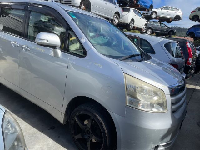 Toyota Noah/Voxy ZRR75