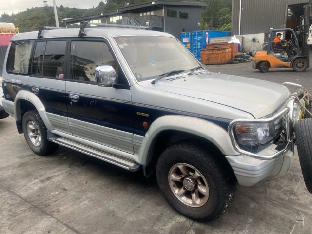 Mitsubishi Pajero V45W