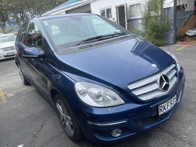 Mercedes-Benz B Class B180
