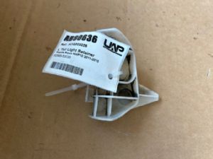 Toyota Aqua NHP10 2011-2015 L Tail Light Retainer