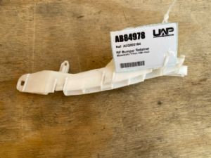 Mitsubishi Triton KB4 4wd RF Bumper Retainer