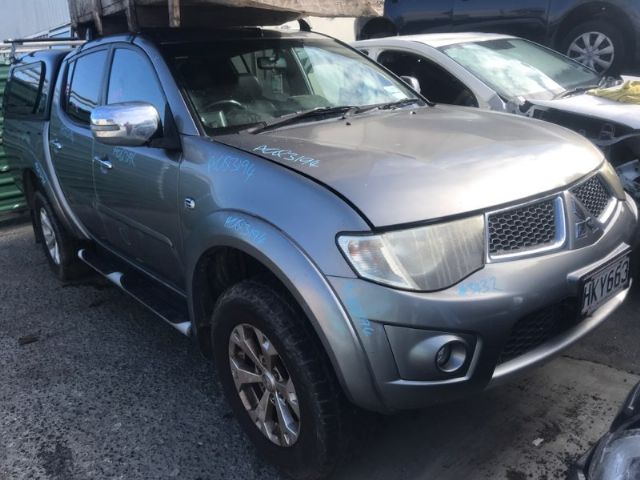 Mitsubishi Triton KB4 4wd